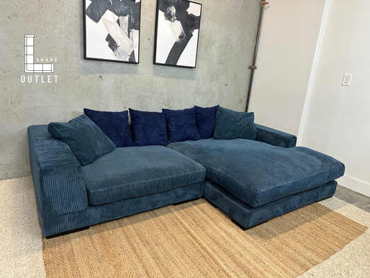 MOE’S blue plunge couch